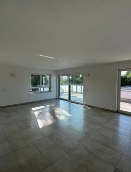 Schöne helle 3 Zimmer Penthouse-Wohnung in der Wohnanlage "Wohnen am Rottufer" in Eggenfelden - Eggenfelden