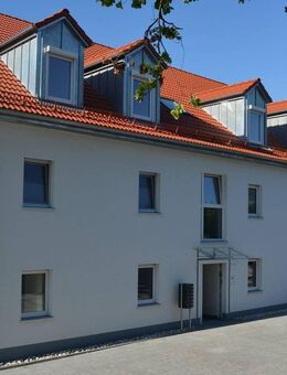 Modern, hell, neuwertig: 3-Zimmer mit Inselküche & Balkon - Tuchenbach