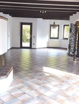 Großzügiges Einfamilienhaus, frei stehend mit Garten und Garage - Buchholz (Westerwald)