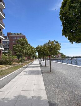 SOFORT EINZIEHEN - DIREKT AN DER BUCHT - 2 Zimmer + kleiner Garten | TERRASSE | EBK | TG - Berlin