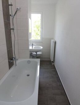 *We are family* - modernisierte 4RW mit Badewanne und Balkon - Freiberg