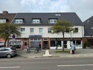 Wohn- und Geschäftshaus mit 3 Ladengeschäften, 4 Wohnungen und 3 Garagen in Lübeck-Kücknitz - Lübeck