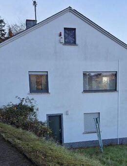 Wohnhaus in Alleinlage mit großem Grundstück und Möglichkeit der Einliegerwohnung - Idar-Oberstein