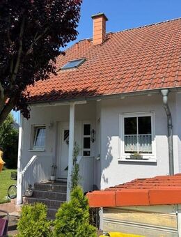 Moderne Doppelhaushälfte mit Wohlfühlcharakter - Altenstadt (Hessen)