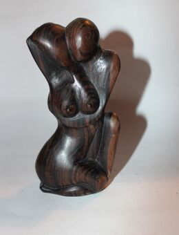 Künstleirsche Holzskulptur "Die Liebenden" - Nürnberg