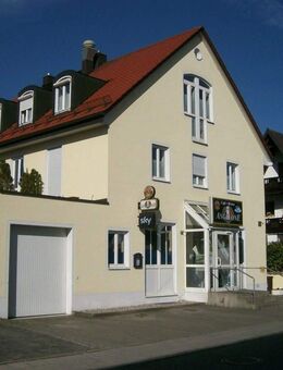 Zentrale, ruhige 1,5-Zimmer-DG-Wohnung mit Einbauküche in Karlsfeld - Karlsfeld