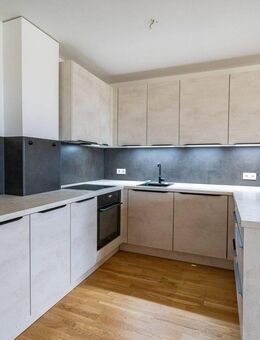 Helle 2-Zimmer-Wohnung mit grandiosem Ausblick und Einbauküche - Regensburg