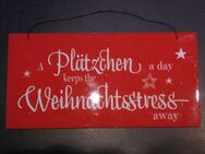 A Plätzchen a day keeps the Weihnachtsstress away, Schild rot, 3,- - Flensburg