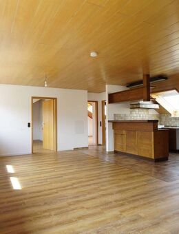 Helle 3 Zimmer-Mietwohnung mit Balkon und Pkw-Stellplatz in kleiner Wohneinheit - Wannweil
