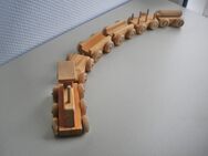 Holz-Zug-Lok mit 5 Anhängern,Natur,ca. 58 cm angehängt - Linnich