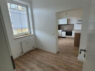 Renovierte 2- Zimmer-Wohnung mit Esszimmer und Einbauküche (Ablöse) - Hildburghausen