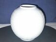 Kugel-Vase KPM Royal Porzellan, matt-weiß, gemustert, ca. 13 cm in 59555