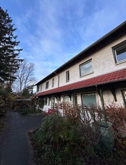 kleine Perle, Reihenhaus in Schnelsen (an der Grenze zu Eidelstedt), gebaut in 3. Reihe zur Holsteiner Chaussee - Hamburg