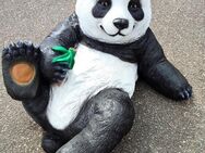 Dekofigur Pandabär liegend Gartendeko - Hergisdorf