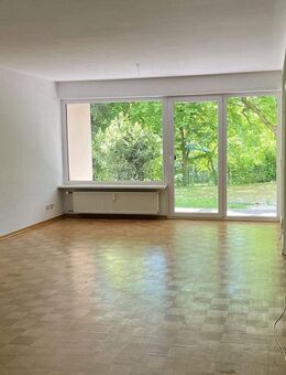 Ruhige 4-Zimmer-Erdgeschosswohnung mit 2 Garagen in Frankfurt-Sossenheim - Frankfurt (Main)