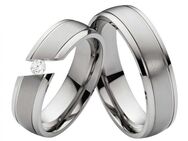 Titanringe mit eingespanntem Zirkonia T090 - Aholming