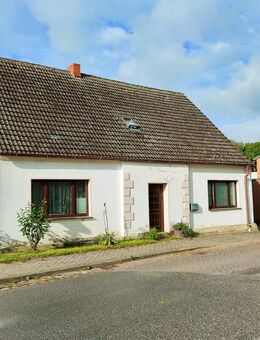 Wohnen mit Potenzial: Wohnhaus inklusiv 3 Wohneinheiten und spannenden Zusatzgebäuden! - Altenkirchen (Mecklenburg-Vorpommern)