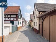 Ruhig und zentral in Gambach: Gepflegte Hofreite mit großzügigen Nebengebäuden - Münzenberg