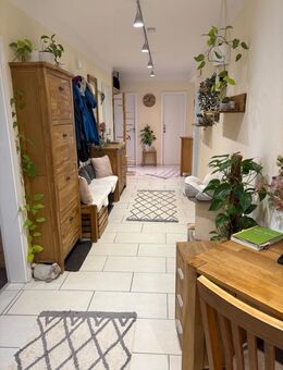 Große 5 Zimmer Eigentumswohnung eigener Garten + 2 Stellplätze - Mainleus