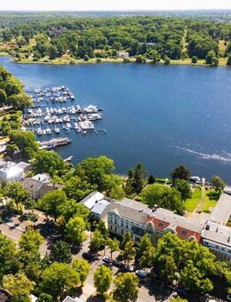 A Jewel by the Water - Timeless Elegance with private boat dock and view of Lake Tiefer See - Potsdam