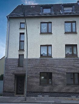 Mehrfamilienhaus in GE-Erle: modernisiert, voll vermietet, 4 Einheiten + 3 Garagen + 1 Stellplatz - Gelsenkirchen