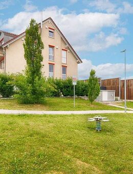 Elegante 3-Zimmer-Wohnung mit Aufzug, Balkon und edler Innenausstattung - Obertraubling