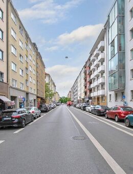 AIGNER - Mit Kündigungsausschluss vermietet: 5-Zimmer-Wohnung mit zwei Balkonen in Top-Lage - München