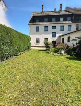 Mehrfamilienhaus in Hartenstein - Anlageobjekt Wohnungen & Gewerbe nahe Zwickau mit Potential - Hartenstein (Sachsen)