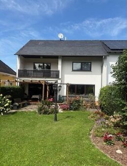 Gepflegtes Einfamilienhaus mit Garten und Doppelgarage - Pünderich