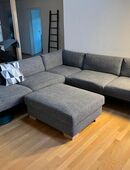 IKEA Äpplaryd Ecksofa 284×284 cm + Stauraum-Hocker – grau neuwertig (06/2024) in 3454