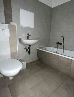 Frisch saniertes Bad mit Wanne - Oschersleben (Bode)