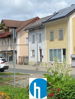 Charmantes Stadthaus mit vermietetem Laden, bezugsfreier Wohnung - Zentrale Lage mit kleinem Garten - Forchheim (Bayern)