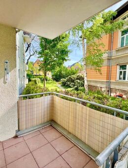 Frei werdende 2-Zimmer-Wohnung mit großem Balkon und TG-Stellplatz - Radebeul