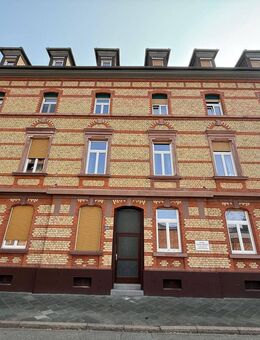 Großzügige Altbauwohnung mit Garage und vier Stellplätzen - Mannheim
