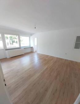 Schöne helle 2 Zimmer-Wohnung mit 2 Balkonen sucht Nachmieter! Frei ab sofort! - Wilhelmshaven