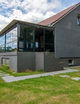 Modernisiertes Einfamilienhaus mit Wintergarten und großem Garten - Hennigsdorf