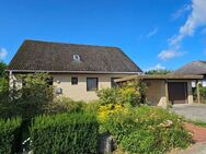 Vollunterkellertes Einfamilienhaus mit großzügiger Raumaufteilung, Garage und Carport - Oldenburg (Holstein)