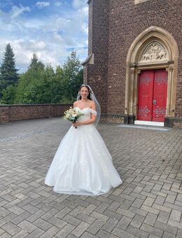 Brautkleid mit Unterrock - Wesseling