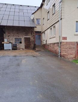 Renovierungsbedürftiges Hofanwesen mit großem Grundstück & 850 € Mieteinnahmen / 205.000 € - Walldürn
