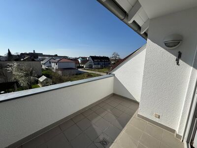 Neu Renovierte 3 Zimmer Maisonettenwohnung mit Loggia und Tiefgarage