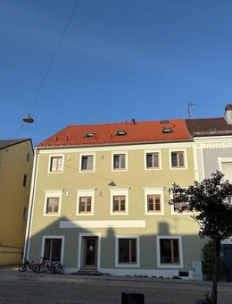 Modern & großzügig am Marktplatz: 145 m² Erstbezug - mit Aufzug, Balkon & Garten - Ortenburg