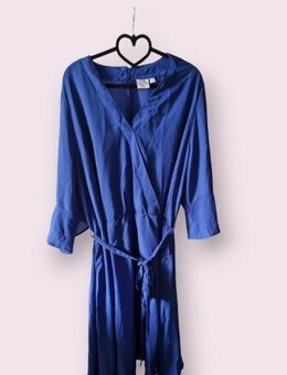 Blaues Kleid - Kassel