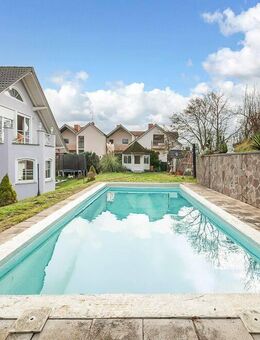 Viel Platz zum Leben und Wohlfühlen - Villa mit Einliegerhaus und Pool bei Aschaffenburg - Glattbach