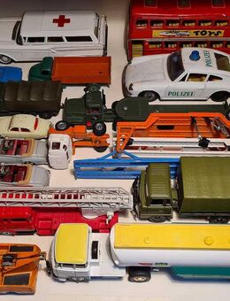 Alte Blechautos alte Dinky Militär LKW Tieflader für Panzer Batmobil von Husky und mehr - Berlin