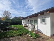 Charmantes Zweifamilien-Reiheneckhaus mit großzügigem Bungalow-Anbau - Schwaig (Nürnberg)