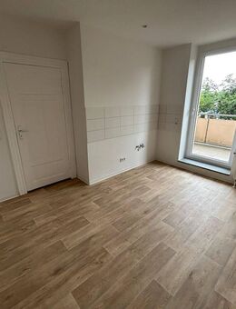 Ideal für Singles oder Pärchen! Komplettsanierte 2-Zimmer mit Balkon! - Magdeburg