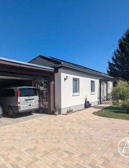 Ein Lebensgefühl statt nur vier Wände: Moderner Bungalow mit Pool, Sauna und großem Gartenparadies - Lindendorf
