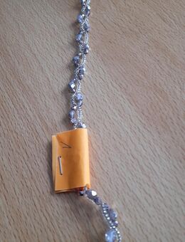 Halsketten (Modeschmuck), z.T. Handarbeit, m. Magnetverschluss, je 12 Euro - Lippstadt