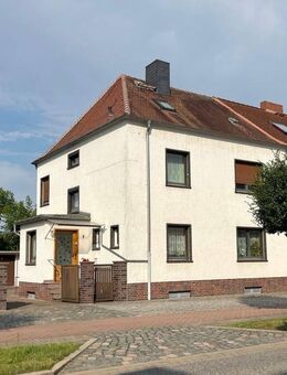 Reserviert! Einfamilienhaus/Zweifamilienhaus mit Garagen - Tangermünde