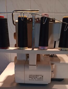 PRIVILEG 334 D - OVER LOOK NÄHMASCHINE - 4 FADEN WENIG GEBRAUCHT ... guter ZUSTAND - Oberderdingen